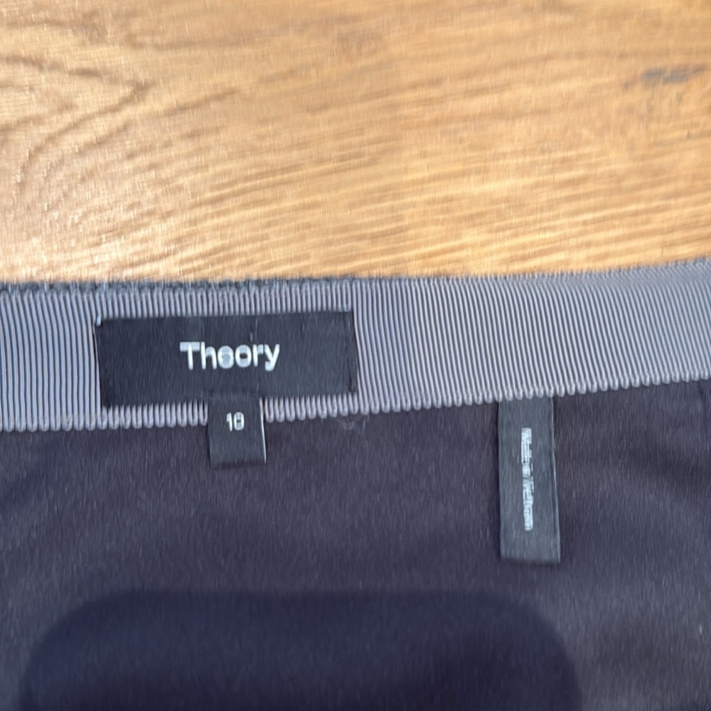 Theory mini skirt - Picture 3 of 6